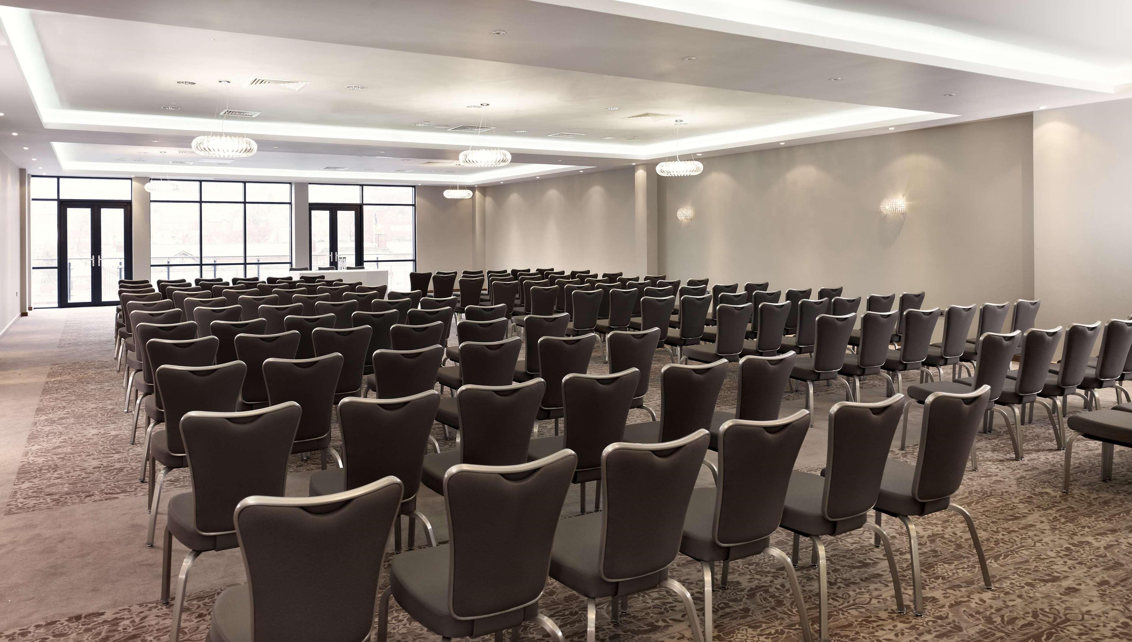 Doubletree By Hilton Lincoln Hotel Perniagaan gambar